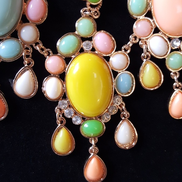 Vintage Style Statement Necklace with Earr… - Picture 4 of 5